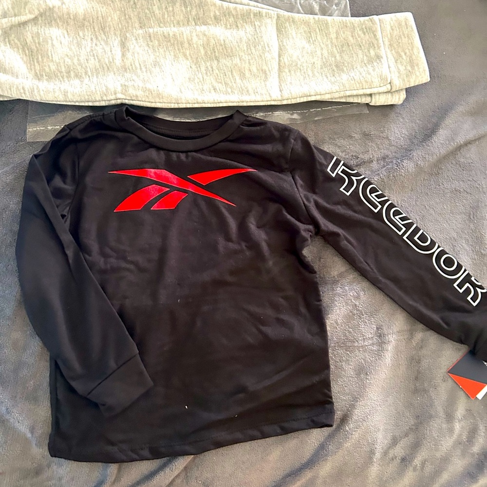 ❌SOLD❌Reebok Boys 3 Piece Set - 2 Long Sleeve Basketball  T-Shirt Size 5 and 1 - Picture 3 of 12